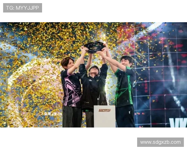 《全球电竞赛事迎来新格局 各大战队争夺世界冠军宝座》