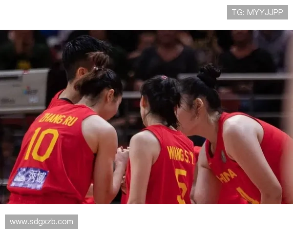 中国篮球队迎战澳大利亚队 新一轮世界杯预选赛激烈角逐即将打响