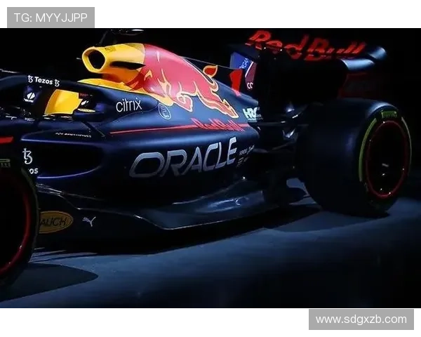 F1赛季最新动态：红牛团队再度称霸，梅赛德斯车队面临挑战