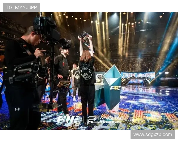 全球总决赛精彩落幕新王登基电竞赛场再掀青春热潮 全球总决赛精彩落幕新王登基电竞赛场再掀青春热潮