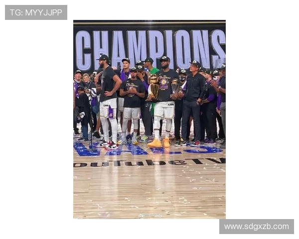 浓眉复出领衔湖人三巨头迎战勇士 詹姆斯状态回暖期待季后赛席位