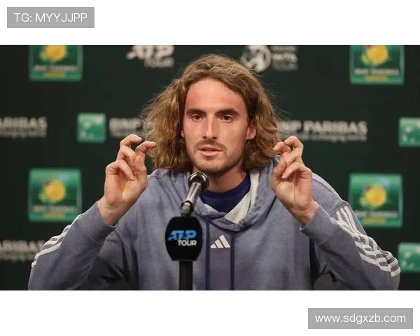 网球赛场激战正酣：梅德韦杰夫与阿尔卡斯晋级决赛，争夺世界第一宝座