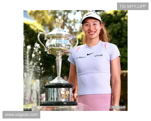 网球赛季重燃全球焦点 今年赛事精彩纷呈明星选手争锋激烈