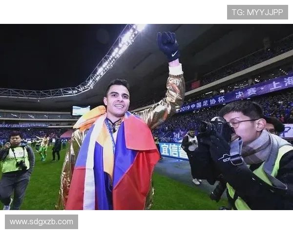 中国足球超级联赛新赛季全面启动 多支球队引援力度空前 竞争愈发激烈 中国足球超级联赛新赛季全面启动 多支球队引援力度空前 竞争愈发激烈