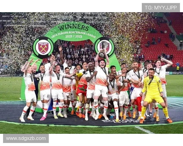 佛罗伦萨俱乐部发布新赛季规划聚焦引援青训与欧战目标全面升级阵容 佛罗伦萨俱乐部发布新赛季规划聚焦引援青训与欧战目标全面升级阵容