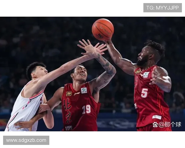 篮球世界杯激战正酣 中国队首战逆袭晋级16强 展现强大团队凝聚力