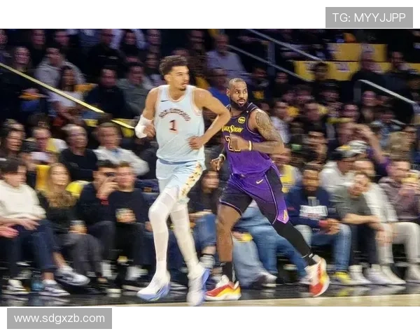 詹姆斯引领湖人逆袭胜勇士 库里三分破纪录但未能力挽狂澜